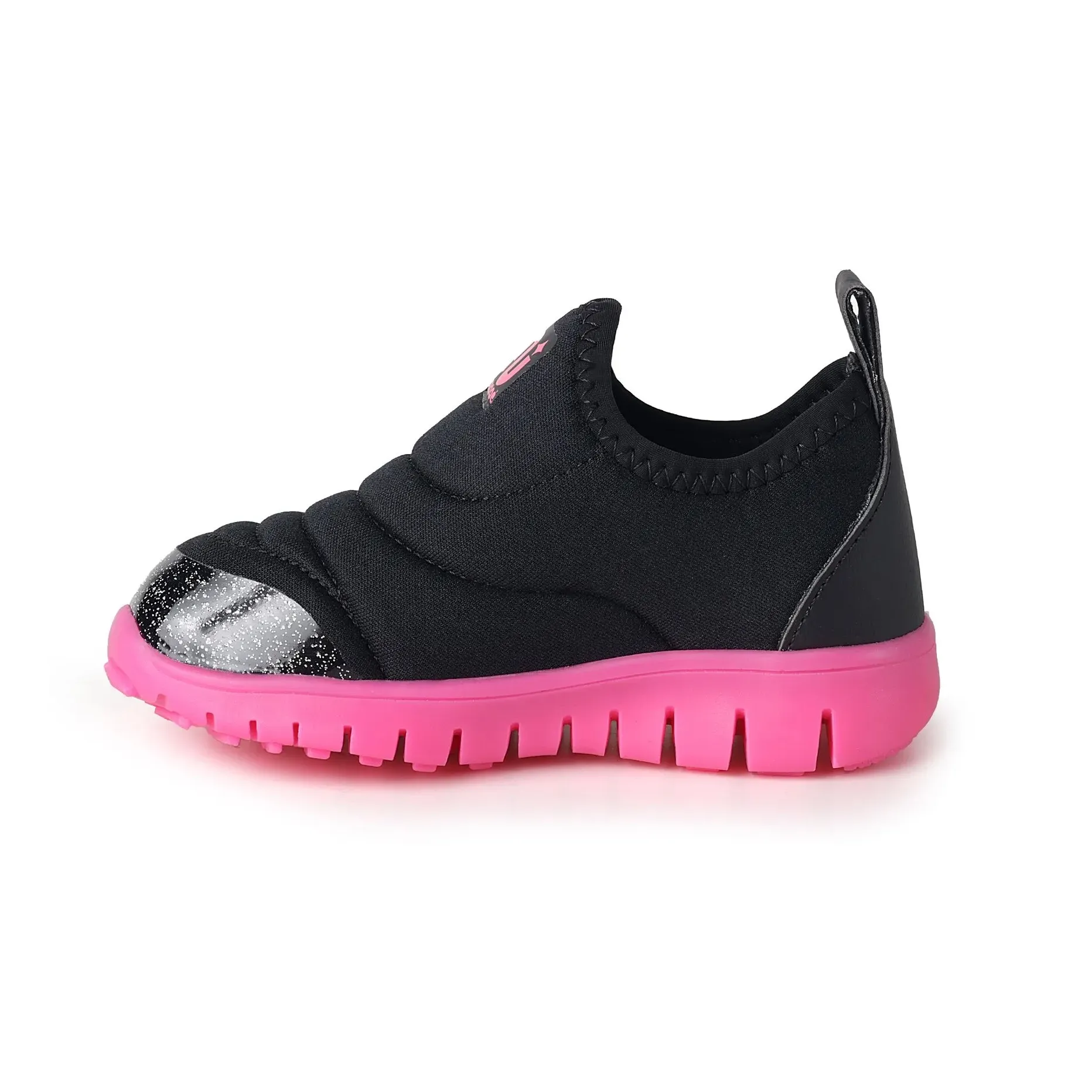 Tênis infantil slip-on preto com glitter rosa vista lateral com interior verde neon